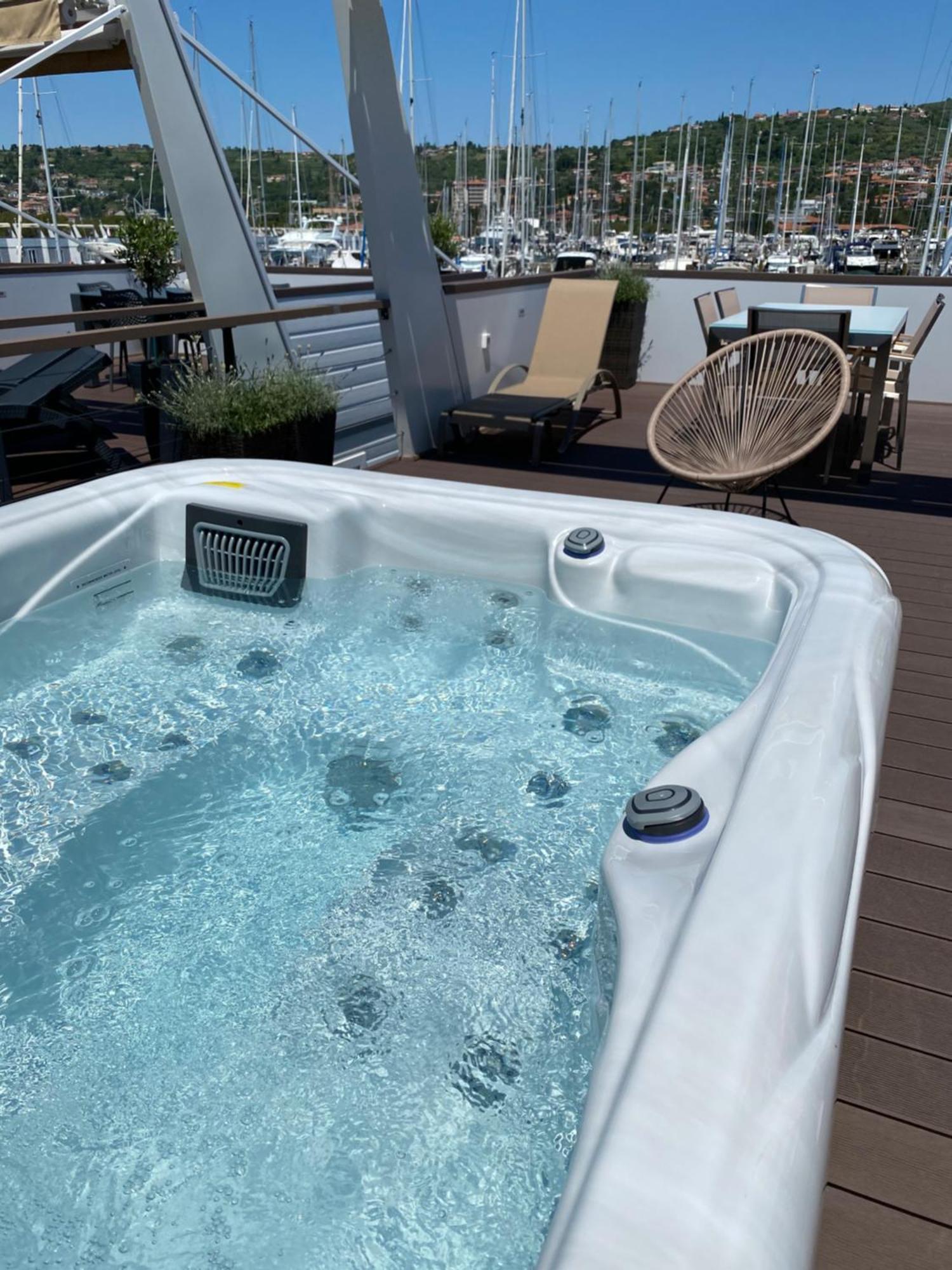 Floating House Blue Moon Villa Portorož Rum bild